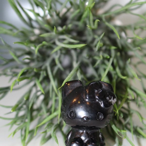 Hello Kitty Black Obsidian Hand Carved Natural Stone Figure - Picture 2 of 6